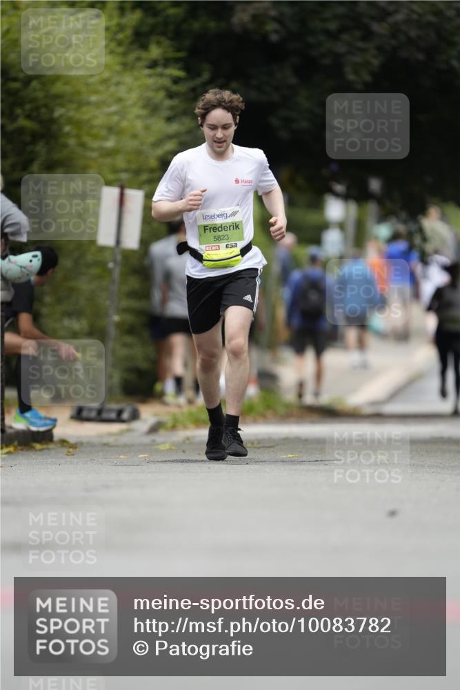30.08.2026 - Blankeneser Heldenlauf Patografie http://msf.ph/oto/10083782 30.08.2026 10:20:05 Ziel 5426, 5653 meine-sportfotos.de