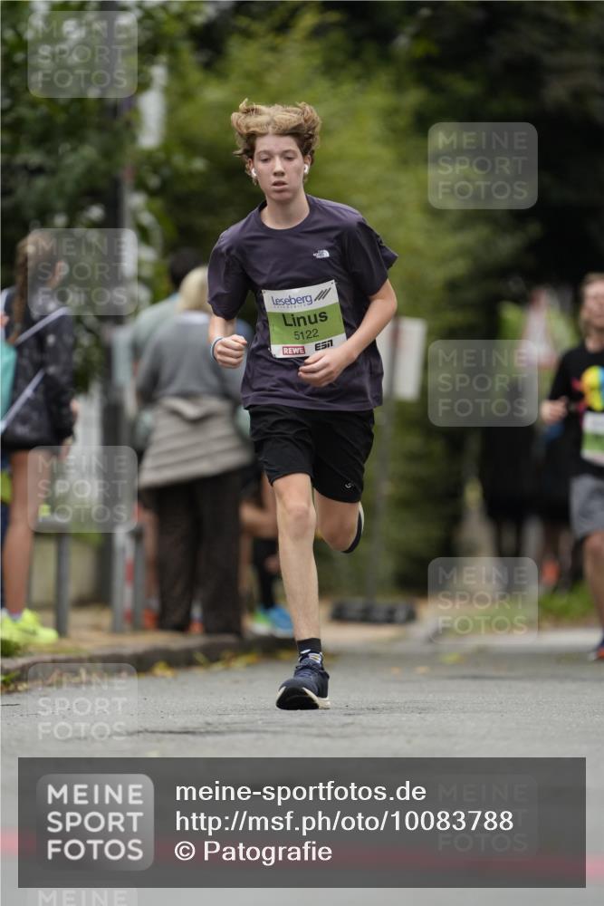 30.08.2026 - Blankeneser Heldenlauf Patografie http://msf.ph/oto/10083788 30.08.2026 10:20:17 Ziel 5122, 5823, 5867 meine-sportfotos.de