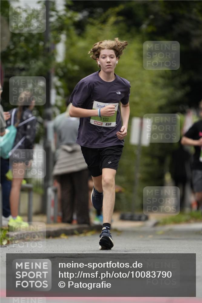 30.08.2026 - Blankeneser Heldenlauf Patografie http://msf.ph/oto/10083790 30.08.2026 10:20:17 Ziel 5122, 5823, 5867 meine-sportfotos.de