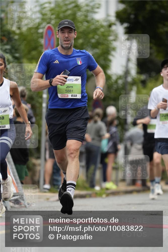 30.08.2026 - Blankeneser Heldenlauf Patografie http://msf.ph/oto/10083822 30.08.2026 10:20:32 Ziel 5621, 5723, 5821, 5881 meine-sportfotos.de