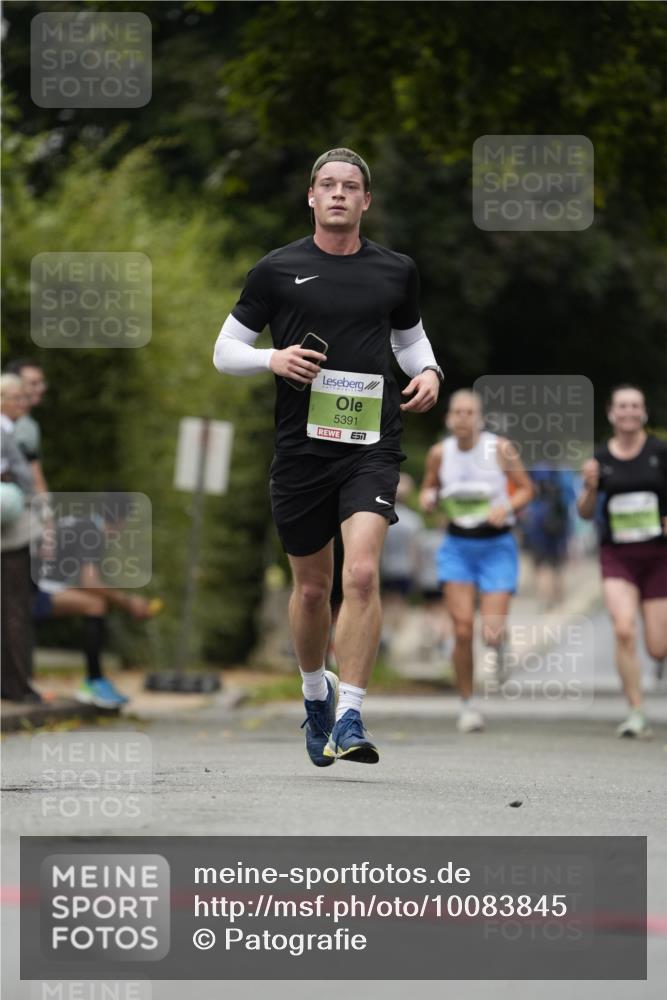 30.08.2026 - Blankeneser Heldenlauf Patografie http://msf.ph/oto/10083845 30.08.2026 10:20:45 Ziel 5167, 5391, 5745, 5876 meine-sportfotos.de