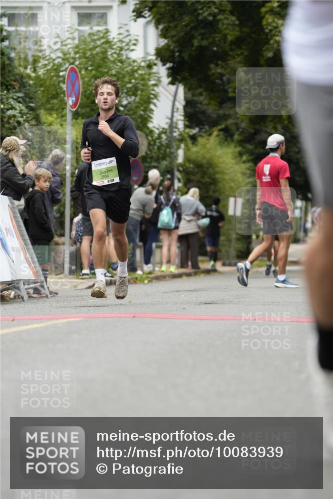 30.08.2026 - Blankeneser Heldenlauf Patografie http://msf.ph/oto/10083939 30.08.2026 10:21:37 Ziel 5006, 5265, 5411, 5472, 5894 meine-sportfotos.de