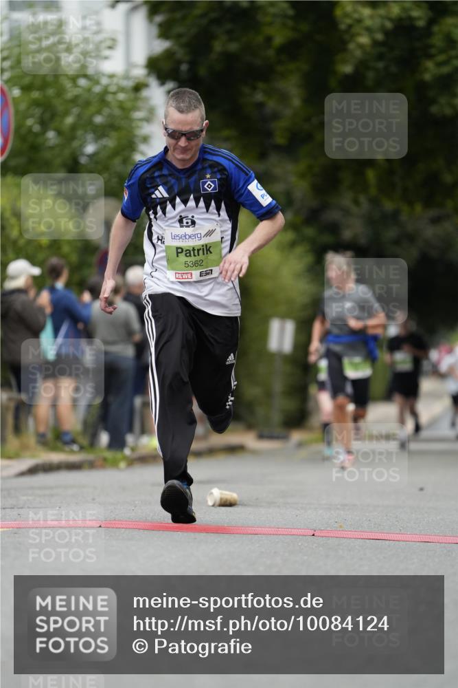 30.08.2026 - Blankeneser Heldenlauf Patografie http://msf.ph/oto/10084124 30.08.2026 10:22:32 Ziel 5034, 5039, 5230, 5362 meine-sportfotos.de