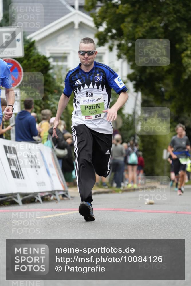 30.08.2026 - Blankeneser Heldenlauf Patografie http://msf.ph/oto/10084126 30.08.2026 10:22:33 Ziel 5034, 5039, 5230, 5362 meine-sportfotos.de