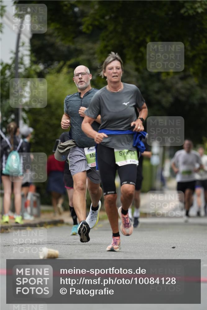 30.08.2026 - Blankeneser Heldenlauf Patografie http://msf.ph/oto/10084128 30.08.2026 10:22:36 Ziel 5034, 5230, 5362, 5399, 5613 meine-sportfotos.de