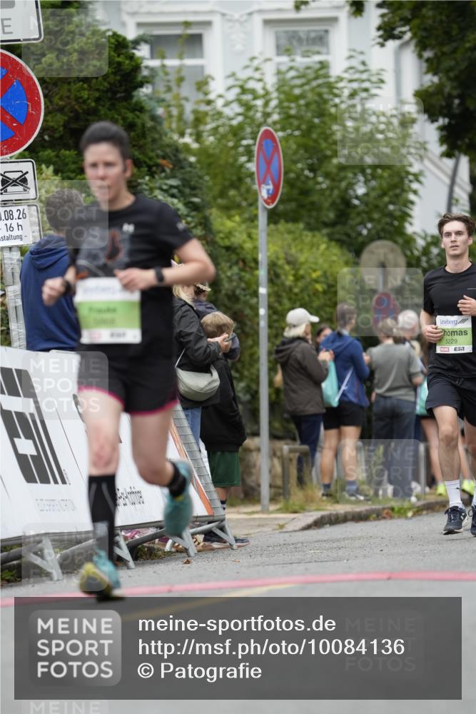 30.08.2026 - Blankeneser Heldenlauf Patografie http://msf.ph/oto/10084136 30.08.2026 10:22:43 Ziel 5229, 5399, 5613, 5868 meine-sportfotos.de