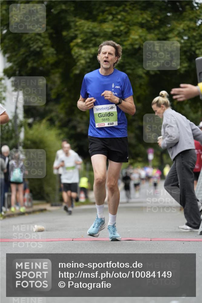 30.08.2026 - Blankeneser Heldenlauf Patografie http://msf.ph/oto/10084149 30.08.2026 10:22:49 Ziel 5187, 5229, 5645, 5868 meine-sportfotos.de