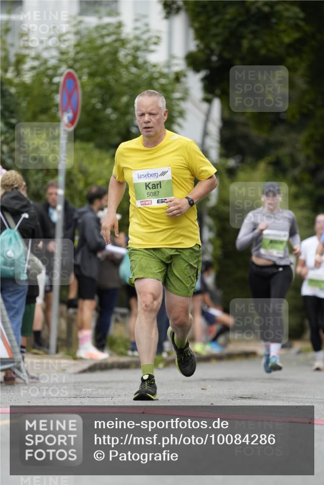 30.08.2026 - Blankeneser Heldenlauf Patografie http://msf.ph/oto/10084286 30.08.2026 10:24:32 Ziel 5086, 5087, 5443 meine-sportfotos.de