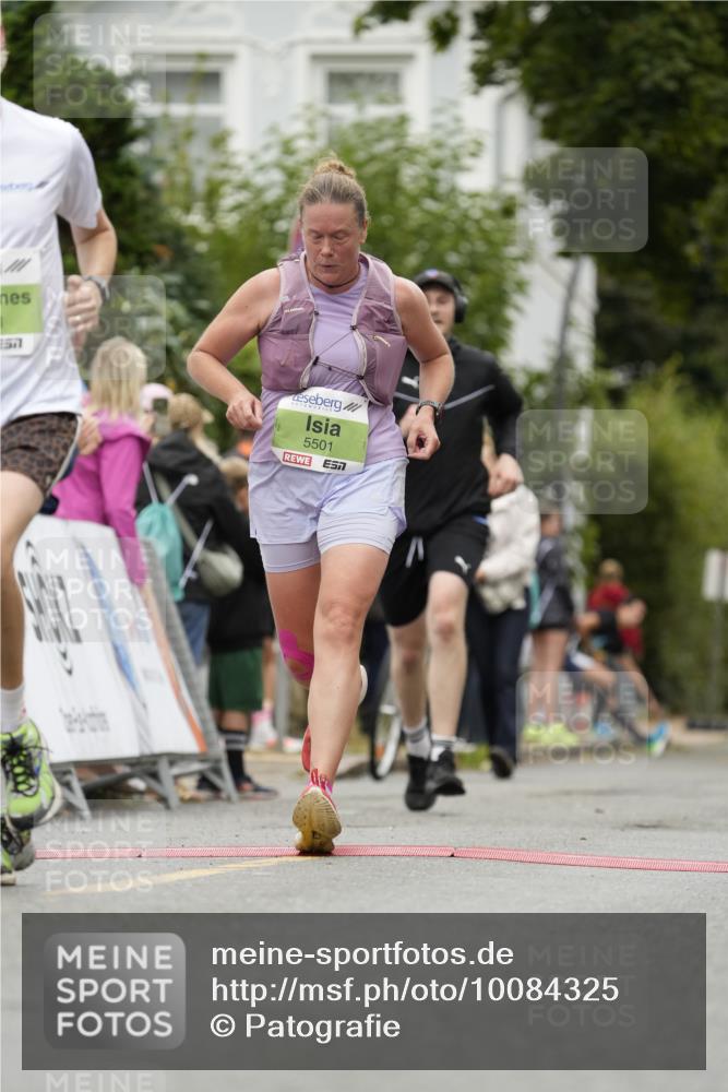 30.08.2026 - Blankeneser Heldenlauf Patografie http://msf.ph/oto/10084325 30.08.2026 10:24:58 Ziel 5168, 5428, 5501 meine-sportfotos.de