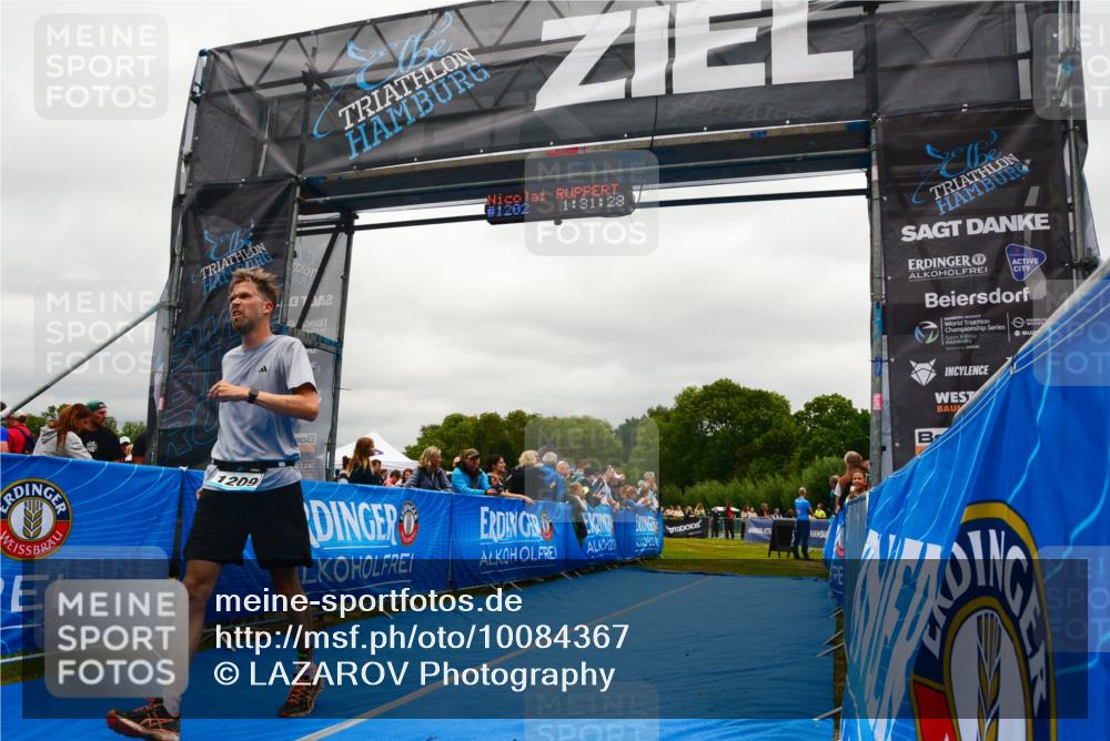 30.08.2026 - Elbe Triathlon Hamburg LAZAROV Photography http://msf.ph/oto/10084367 30.08.2026 11:41:36 Ziel 1209, 1449 meine-sportfotos.de