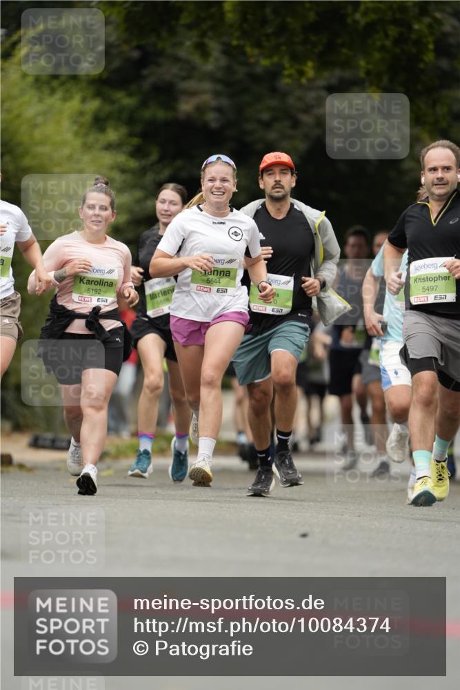 30.08.2026 - Blankeneser Heldenlauf Patografie http://msf.ph/oto/10084374 30.08.2026 10:25:25 Ziel 5210, 5214, 5619, 5634 meine-sportfotos.de