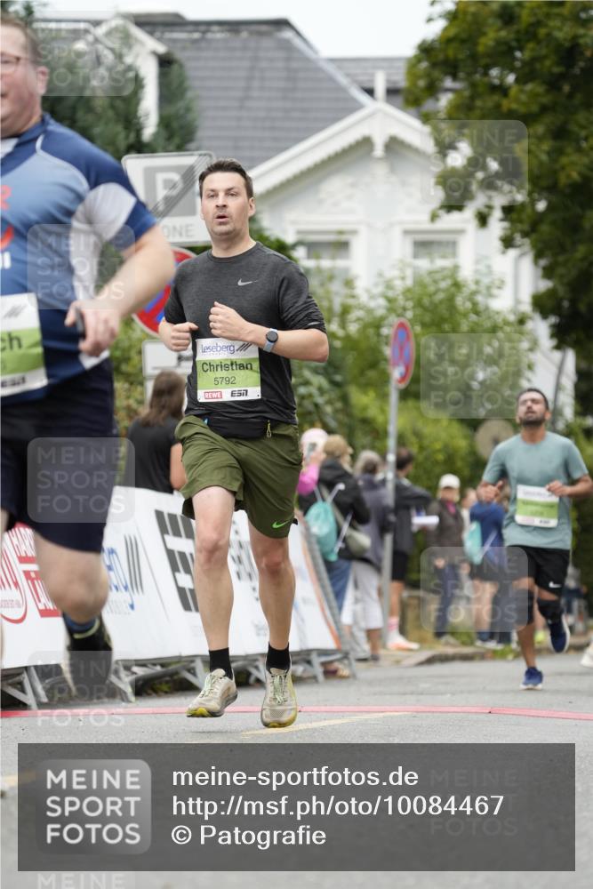 30.08.2026 - Blankeneser Heldenlauf Patografie http://msf.ph/oto/10084467 30.08.2026 10:26:13 Ziel 5001, 5284, 5316, 5326, 5461, 5670, 5671, 5787, 5792 meine-sportfotos.de