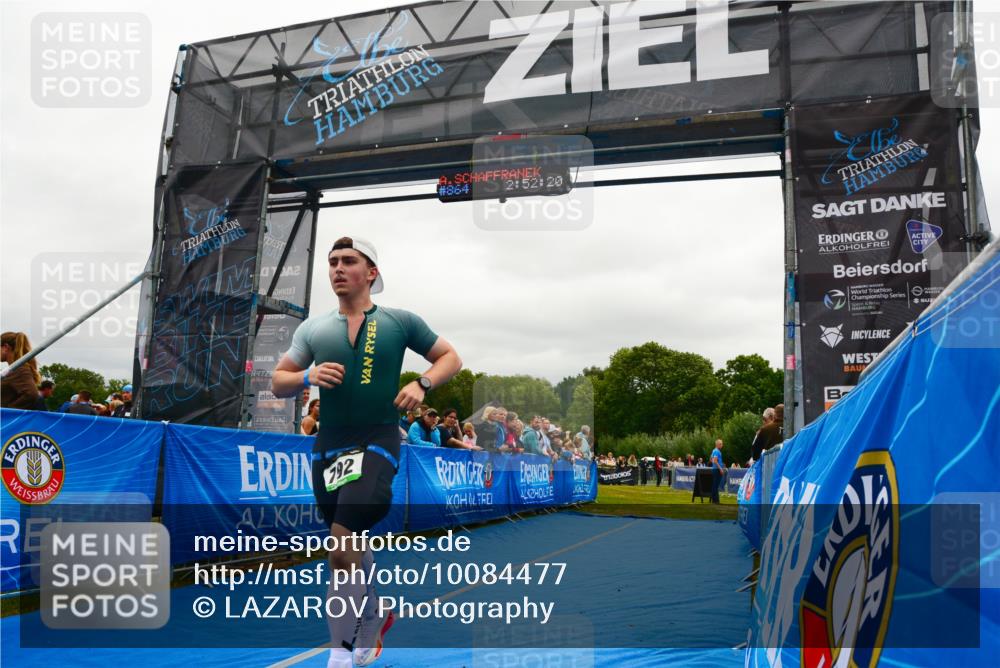 30.08.2026 - Elbe Triathlon Hamburg LAZAROV Photography http://msf.ph/oto/10084477 30.08.2026 11:42:23 Ziel 792, 817 meine-sportfotos.de