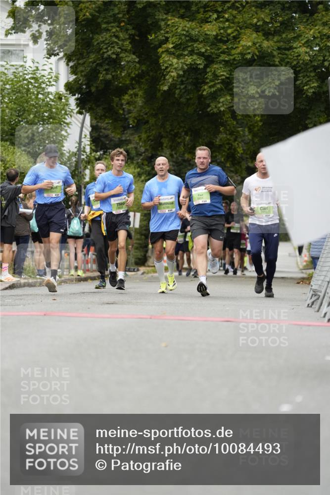 30.08.2026 - Blankeneser Heldenlauf Patografie http://msf.ph/oto/10084493 30.08.2026 10:26:26 Ziel 5009, 5799, 5800, 5801, 5854 meine-sportfotos.de