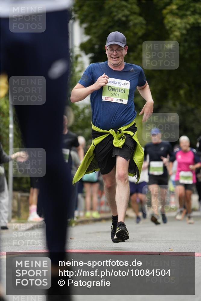 30.08.2026 - Blankeneser Heldenlauf Patografie http://msf.ph/oto/10084504 30.08.2026 10:26:34 Ziel 5009, 5219, 5330, 5791, 5799, 5800, 5801, 5854 meine-sportfotos.de