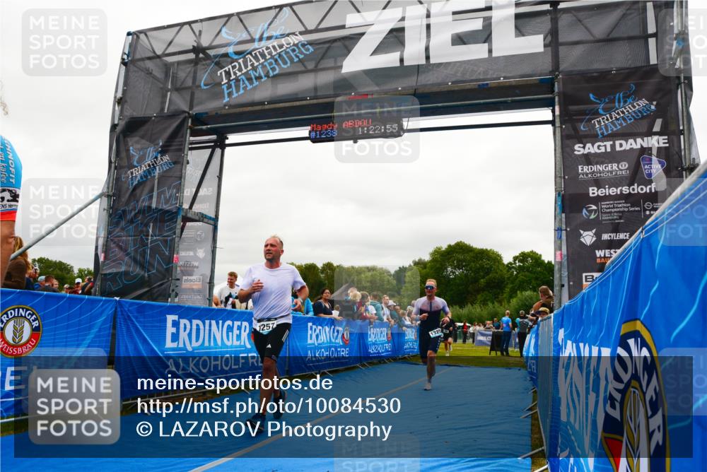 30.08.2026 - Elbe Triathlon Hamburg LAZAROV Photography http://msf.ph/oto/10084530 30.08.2026 11:42:59 Ziel 805, 918, 1257, 1303, 1325 meine-sportfotos.de