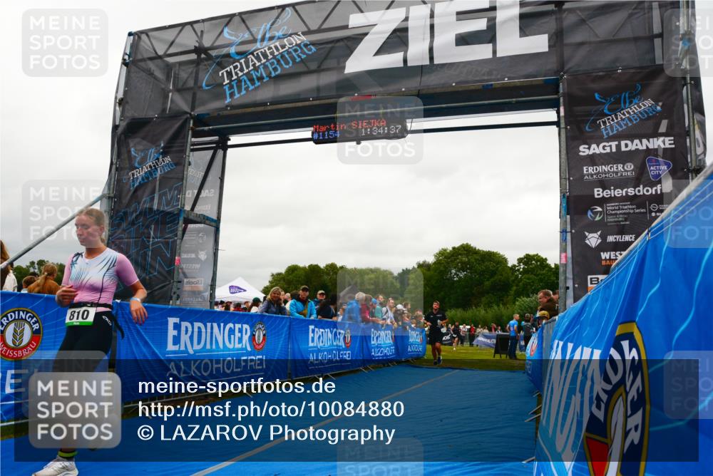 30.08.2026 - Elbe Triathlon Hamburg LAZAROV Photography http://msf.ph/oto/10084880 30.08.2026 11:44:52 Ziel 810, 1082, 1296, 1326 meine-sportfotos.de