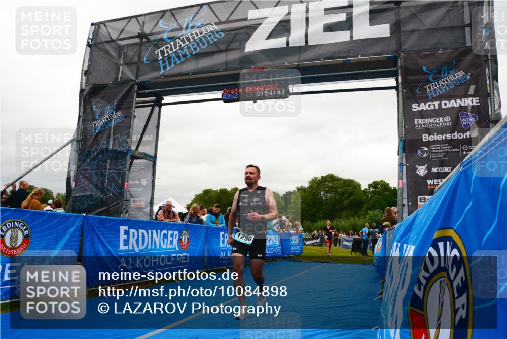 30.08.2026 - Elbe Triathlon Hamburg LAZAROV Photography http://msf.ph/oto/10084898 30.08.2026 11:45:02 Ziel 1296 meine-sportfotos.de