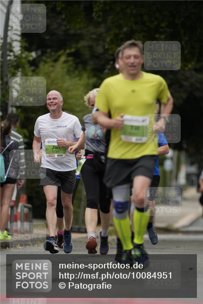 30.08.2026 - Blankeneser Heldenlauf Patografie http://msf.ph/oto/10084951 30.08.2026 10:30:52 Ziel 5035, 5226, 5460, 5507 meine-sportfotos.de
