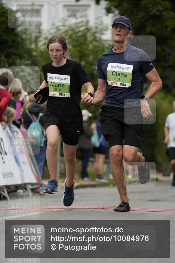 30.08.2026 - Blankeneser Heldenlauf Patografie http://msf.ph/oto/10084976 30.08.2026 10:31:09 Ziel 5514, 5516 meine-sportfotos.de