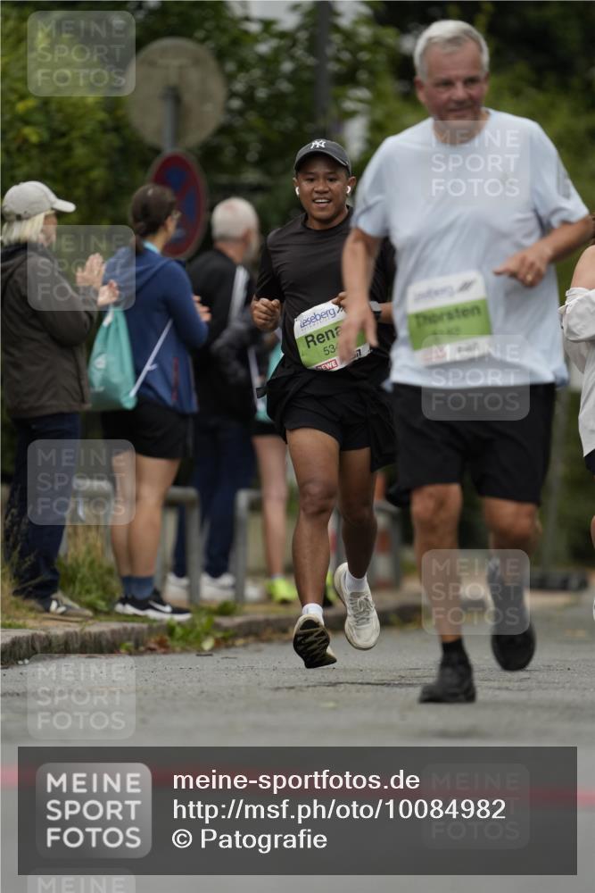 30.08.2026 - Blankeneser Heldenlauf Patografie http://msf.ph/oto/10084982 30.08.2026 10:31:12 Ziel 5182, 5514, 5516 meine-sportfotos.de