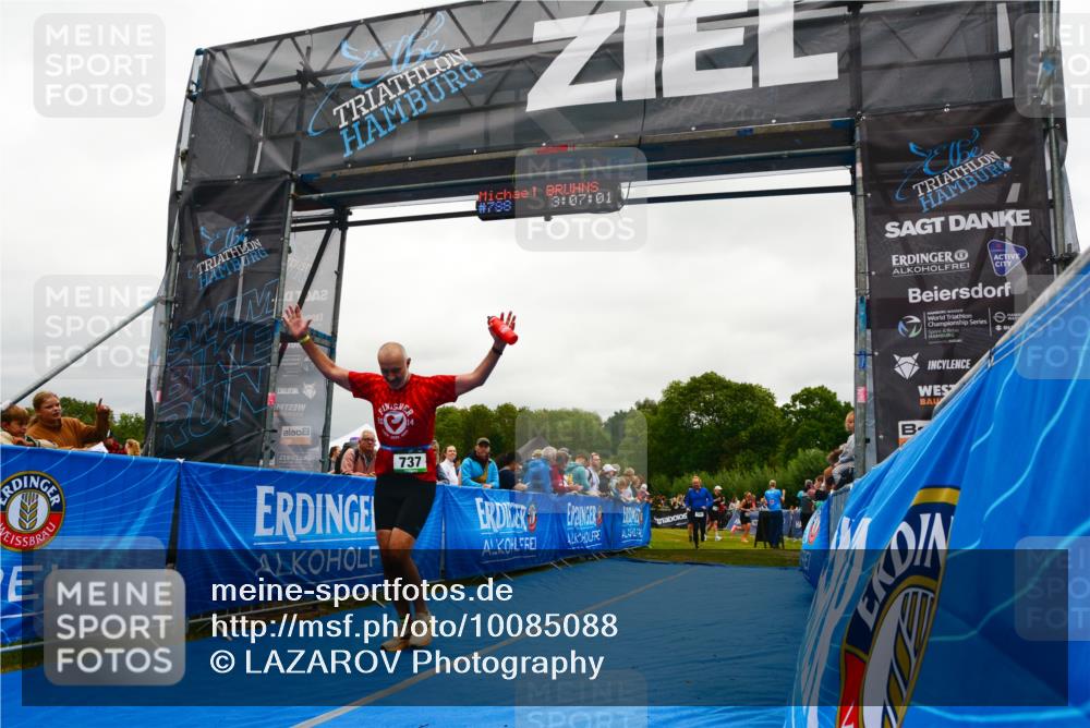 30.08.2026 - Elbe Triathlon Hamburg LAZAROV Photography http://msf.ph/oto/10085088 30.08.2026 11:47:04 Ziel 737, 1294, 1311 meine-sportfotos.de