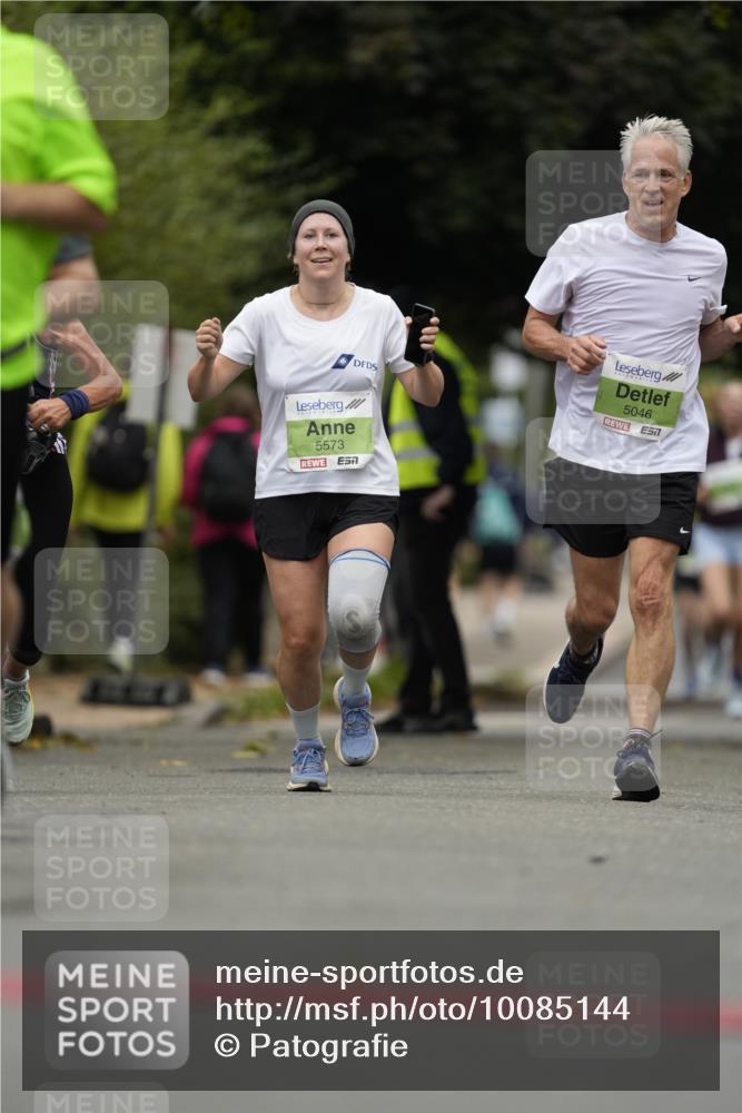 30.08.2026 - Blankeneser Heldenlauf Patografie http://msf.ph/oto/10085144 30.08.2026 10:32:46 Ziel 5113, 5692, 5748 meine-sportfotos.de