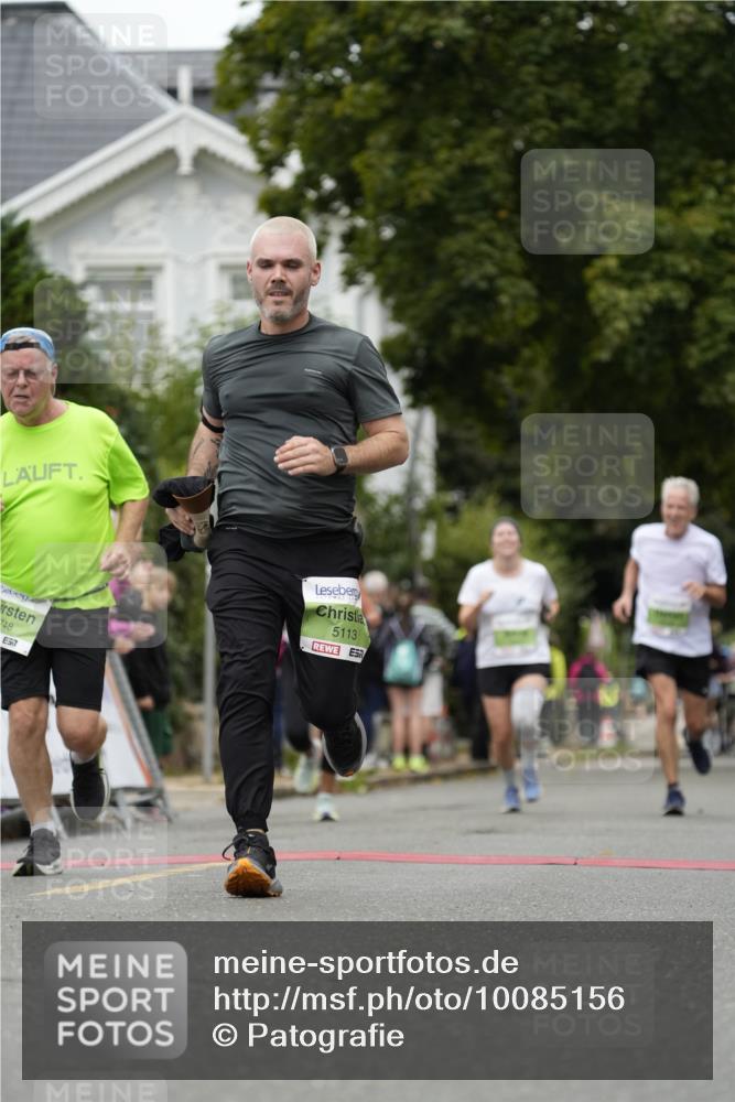 30.08.2026 - Blankeneser Heldenlauf Patografie http://msf.ph/oto/10085156 30.08.2026 10:32:50 Ziel 5046, 5113, 5500, 5573, 5748 meine-sportfotos.de