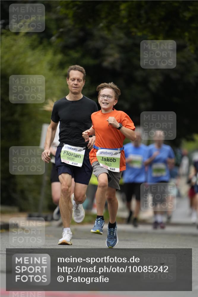 30.08.2026 - Blankeneser Heldenlauf Patografie http://msf.ph/oto/10085242 30.08.2026 10:33:38 Ziel 5134, 5664, 5665 meine-sportfotos.de