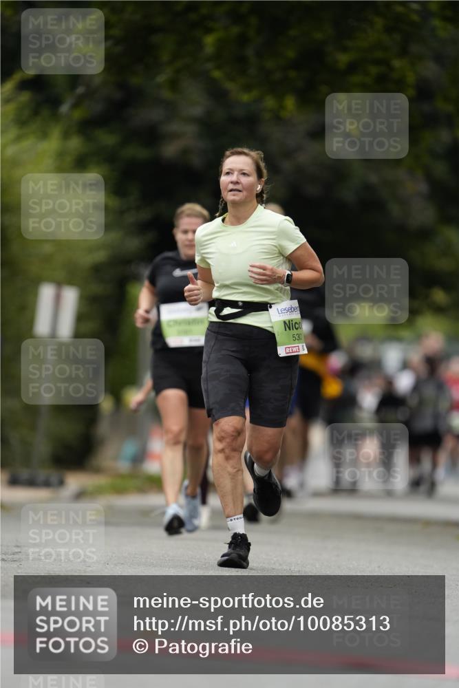 30.08.2026 - Blankeneser Heldenlauf Patografie http://msf.ph/oto/10085313 30.08.2026 10:34:18 Ziel 5302, 5370, 5373, 5488, 5788 meine-sportfotos.de