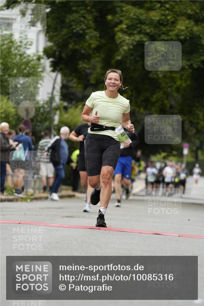 30.08.2026 - Blankeneser Heldenlauf Patografie http://msf.ph/oto/10085316 30.08.2026 10:34:22 Ziel 5161, 5302, 5373, 5788 meine-sportfotos.de