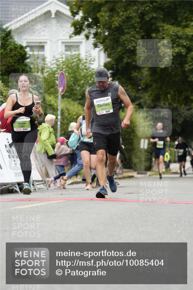 30.08.2026 - Blankeneser Heldenlauf Patografie http://msf.ph/oto/10085404 30.08.2026 10:35:22 Ziel 5374, 5562, 5890 meine-sportfotos.de