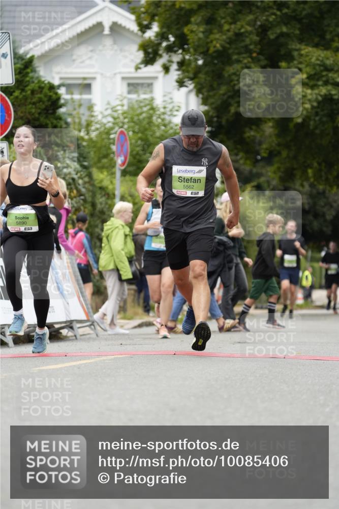 30.08.2026 - Blankeneser Heldenlauf Patografie http://msf.ph/oto/10085406 30.08.2026 10:35:22 Ziel 5374, 5562, 5890 meine-sportfotos.de