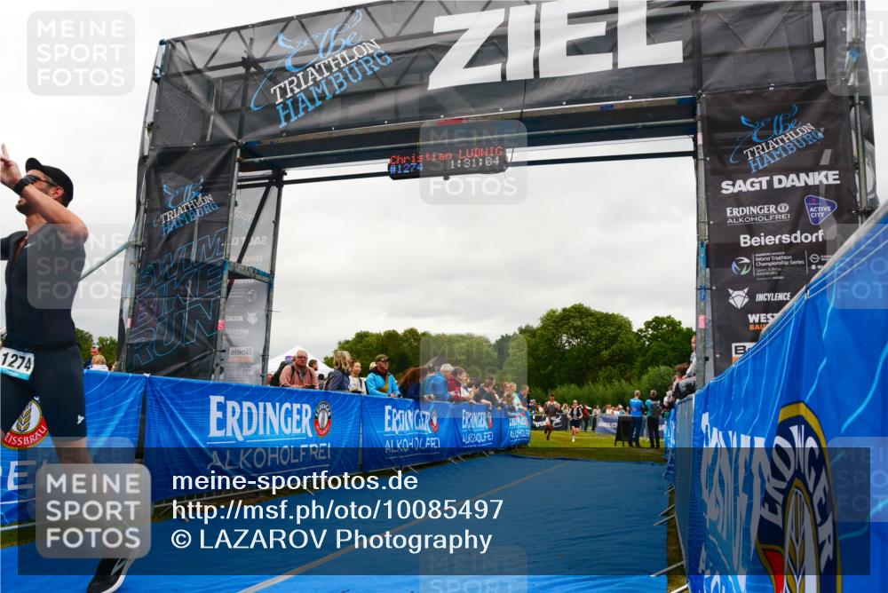 30.08.2026 - Elbe Triathlon Hamburg LAZAROV Photography http://msf.ph/oto/10085497 30.08.2026 11:51:03 Ziel 833, 1274, 1293 meine-sportfotos.de