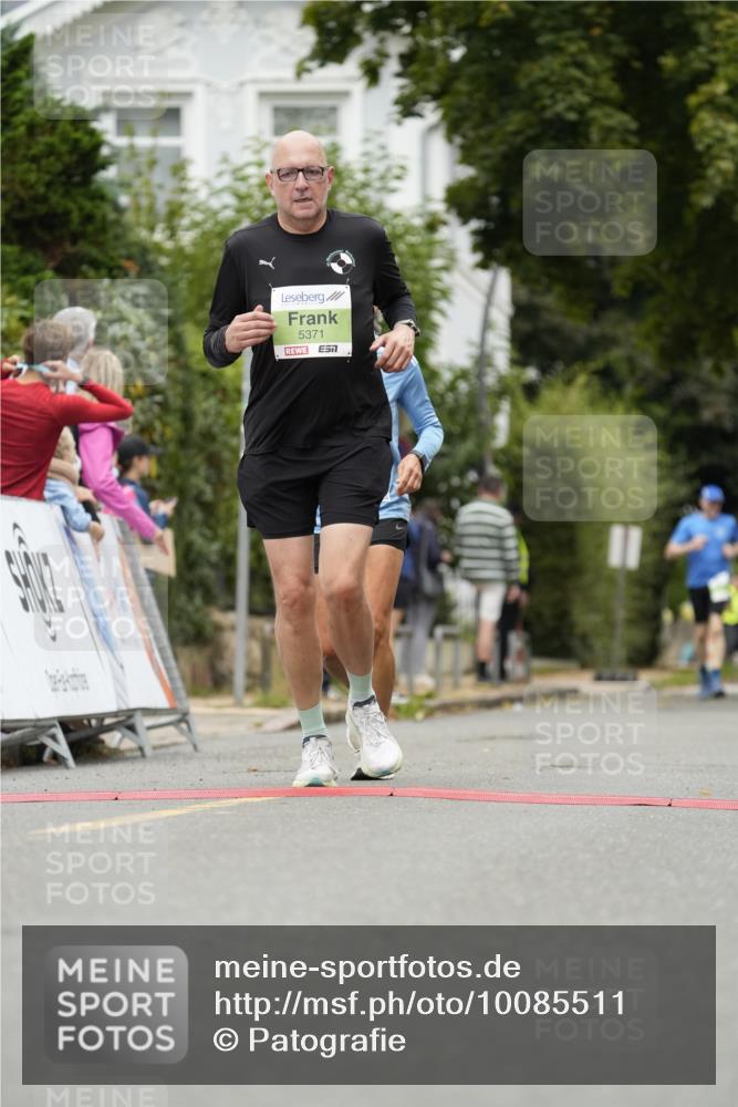 30.08.2026 - Blankeneser Heldenlauf Patografie http://msf.ph/oto/10085511 30.08.2026 10:36:33 Ziel 5077, 5084, 5264, 5371 meine-sportfotos.de