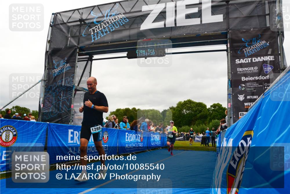 30.08.2026 - Elbe Triathlon Hamburg LAZAROV Photography http://msf.ph/oto/10085540 30.08.2026 11:51:20 Ziel 944, 1288, 1347 meine-sportfotos.de