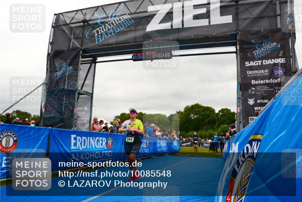 30.08.2026 - Elbe Triathlon Hamburg LAZAROV Photography http://msf.ph/oto/10085548 30.08.2026 11:51:22 Ziel 944, 1288, 1347 meine-sportfotos.de