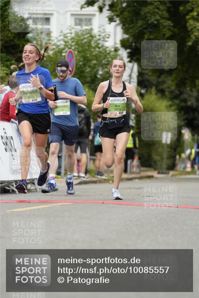 30.08.2026 - Blankeneser Heldenlauf Patografie http://msf.ph/oto/10085557 30.08.2026 10:37:06 Ziel 5207, 5790, 5817, 5878 meine-sportfotos.de