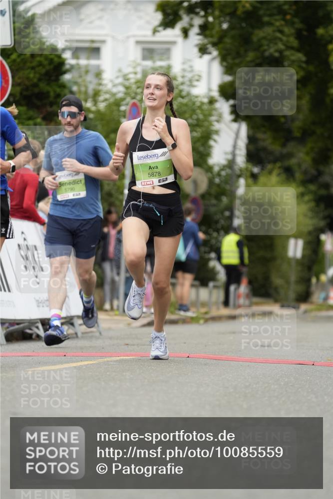 30.08.2026 - Blankeneser Heldenlauf Patografie http://msf.ph/oto/10085559 30.08.2026 10:37:07 Ziel 5207, 5790, 5817, 5878 meine-sportfotos.de