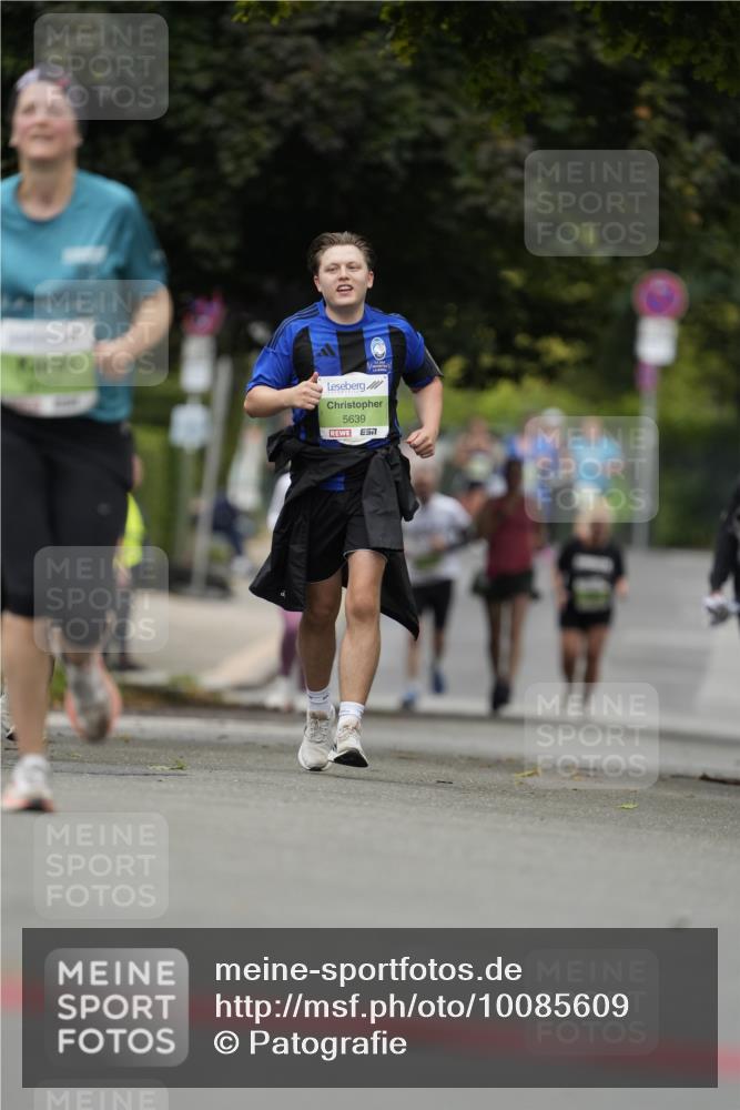 30.08.2026 - Blankeneser Heldenlauf Patografie http://msf.ph/oto/10085609 30.08.2026 10:37:42 Ziel 5201, 5752, 5861 meine-sportfotos.de