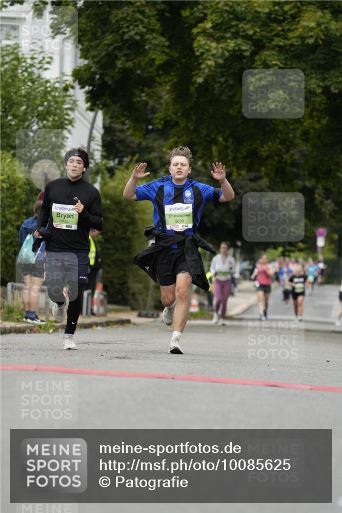 30.08.2026 - Blankeneser Heldenlauf Patografie http://msf.ph/oto/10085625 30.08.2026 10:37:50 Ziel 5177, 5433, 5639 meine-sportfotos.de