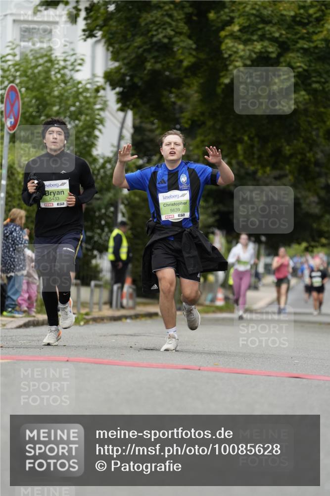 30.08.2026 - Blankeneser Heldenlauf Patografie http://msf.ph/oto/10085628 30.08.2026 10:37:51 Ziel 5177, 5433, 5639 meine-sportfotos.de