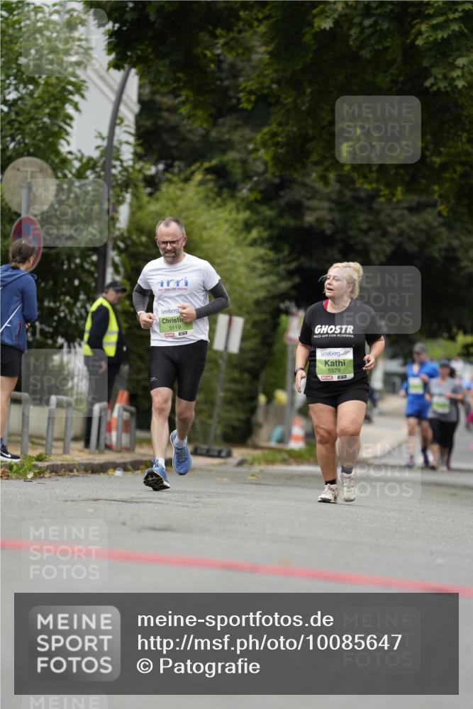 30.08.2026 - Blankeneser Heldenlauf Patografie http://msf.ph/oto/10085647 30.08.2026 10:38:11 Ziel 5125, 5127 meine-sportfotos.de