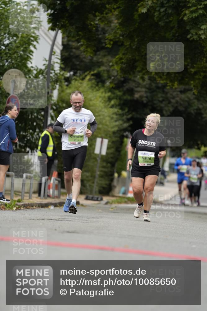 30.08.2026 - Blankeneser Heldenlauf Patografie http://msf.ph/oto/10085650 30.08.2026 10:38:11 Ziel 5125, 5127 meine-sportfotos.de