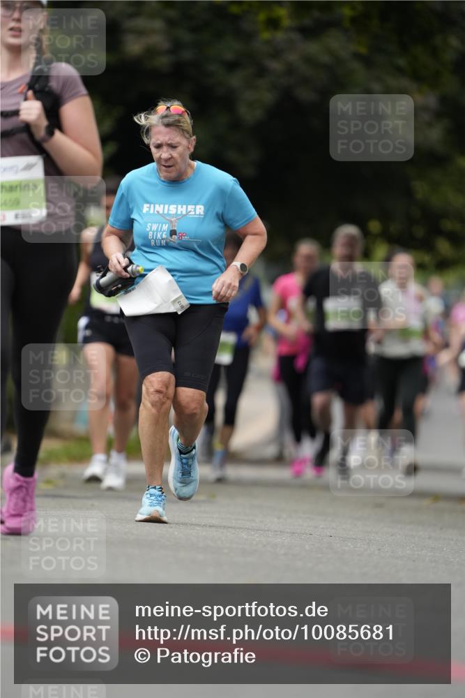 30.08.2026 - Blankeneser Heldenlauf Patografie http://msf.ph/oto/10085681 30.08.2026 10:38:37 Ziel 5459, 5673, 5857 meine-sportfotos.de