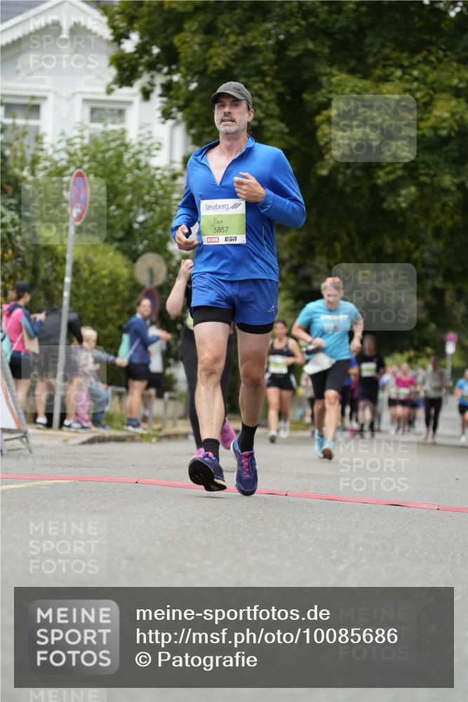 30.08.2026 - Blankeneser Heldenlauf Patografie http://msf.ph/oto/10085686 30.08.2026 10:38:39 Ziel 5459, 5513, 5673, 5857 meine-sportfotos.de