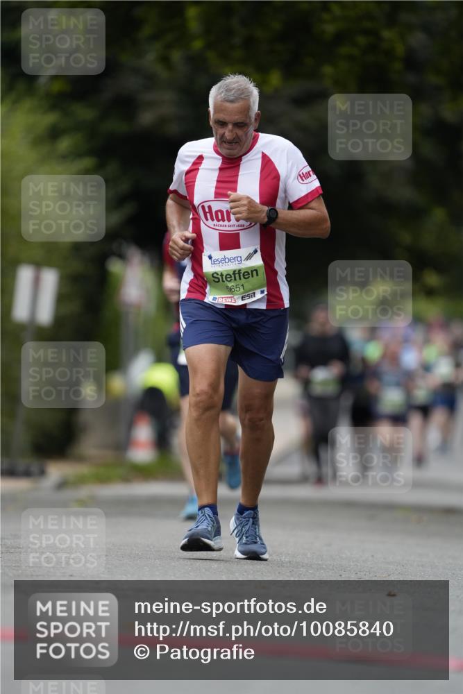 30.08.2026 - Blankeneser Heldenlauf Patografie http://msf.ph/oto/10085840 30.08.2026 10:41:04 Ziel 5494, 5563, 5651 meine-sportfotos.de