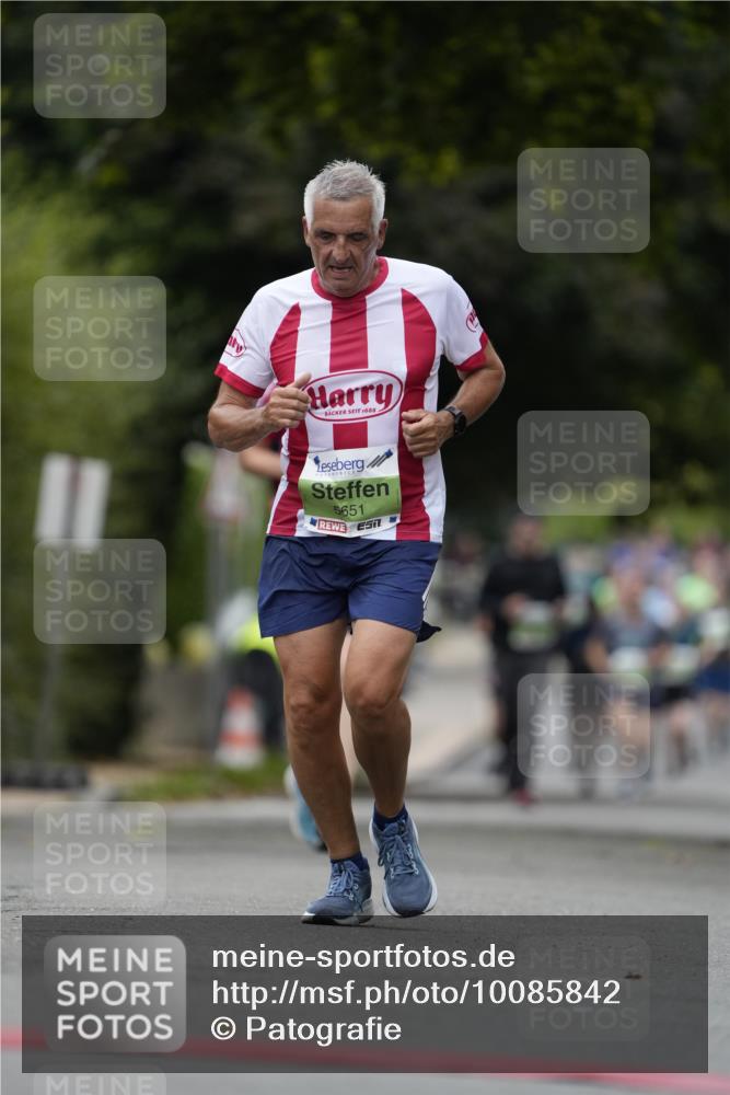 30.08.2026 - Blankeneser Heldenlauf Patografie http://msf.ph/oto/10085842 30.08.2026 10:41:04 Ziel 5494, 5563, 5651 meine-sportfotos.de