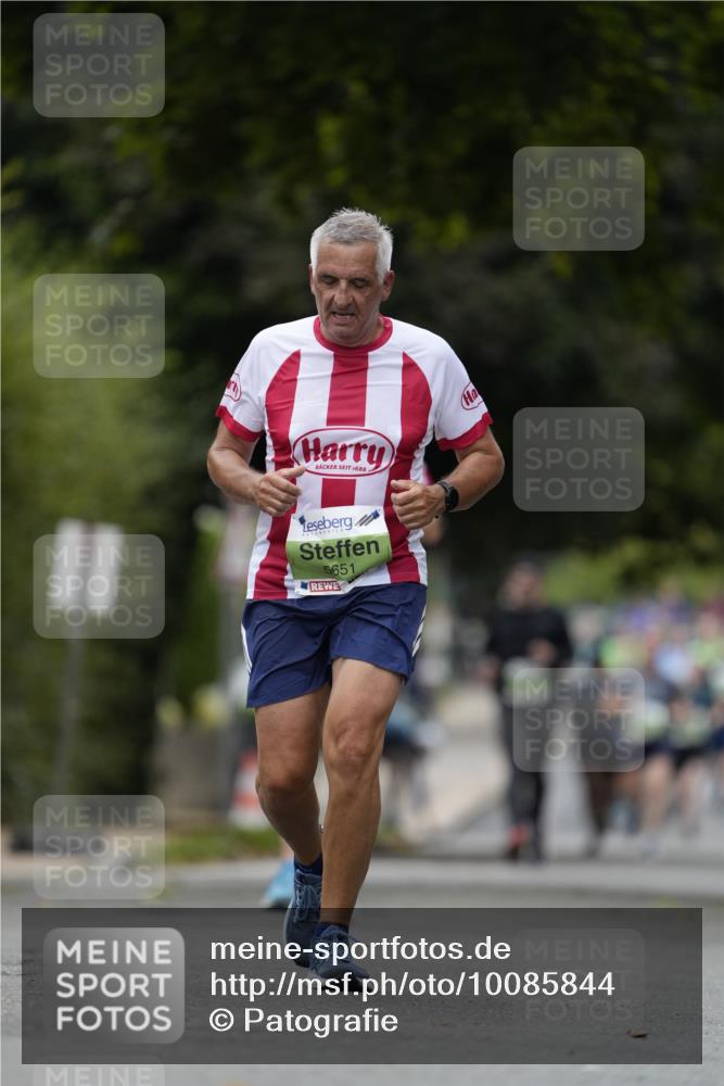 30.08.2026 - Blankeneser Heldenlauf Patografie http://msf.ph/oto/10085844 30.08.2026 10:41:05 Ziel 5494, 5563, 5651 meine-sportfotos.de