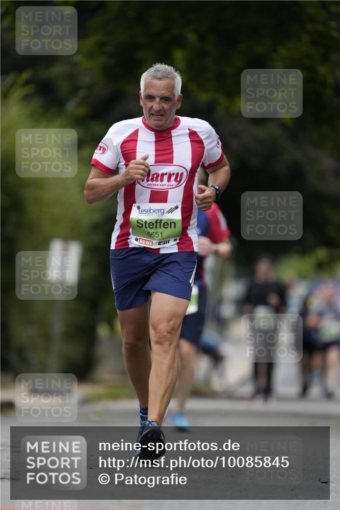 30.08.2026 - Blankeneser Heldenlauf Patografie http://msf.ph/oto/10085845 30.08.2026 10:41:05 Ziel 5494, 5563, 5651 meine-sportfotos.de